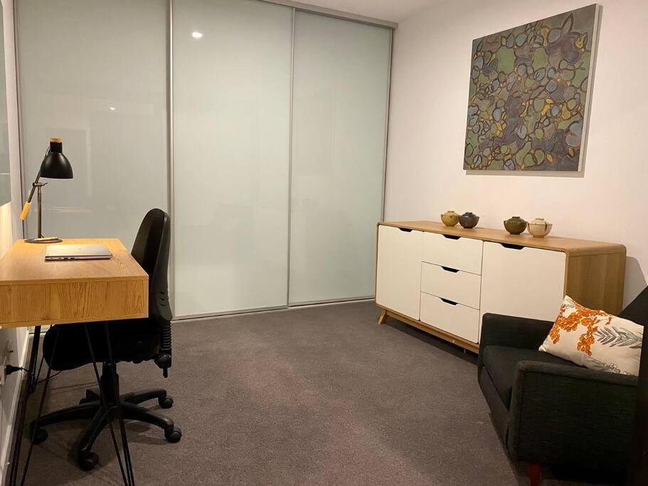 Central Canberra City Apartment With Study And Full Amenities Including Parking Екстериор снимка