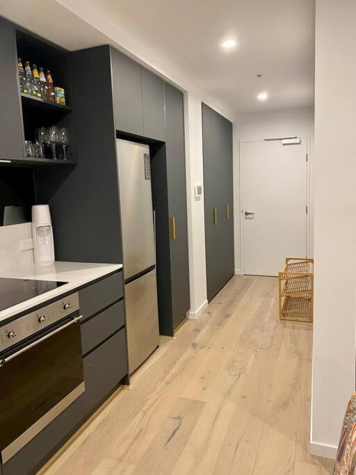 Central Canberra City Apartment With Study And Full Amenities Including Parking Екстериор снимка