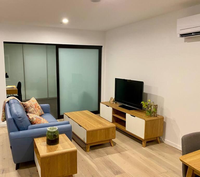 Central Canberra City Apartment With Study And Full Amenities Including Parking Екстериор снимка