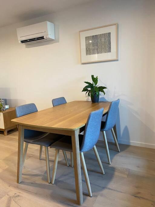 Central Canberra City Apartment With Study And Full Amenities Including Parking Екстериор снимка